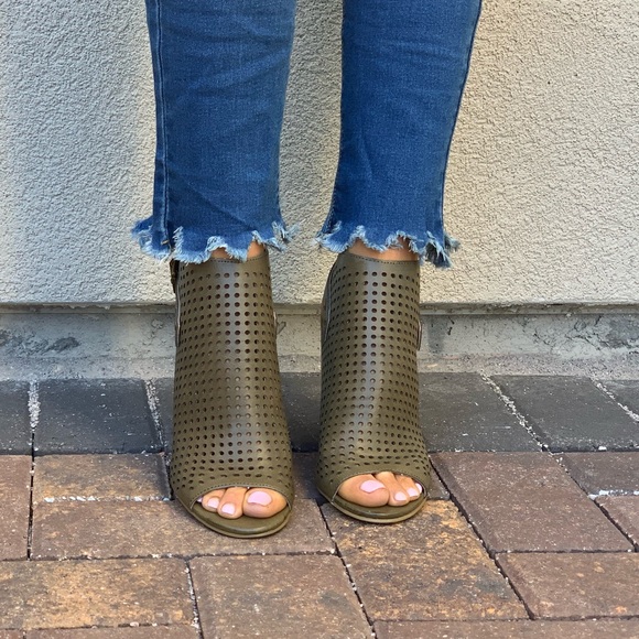 NIB Army Green Perforated Peep Toe Ankle Bootie - Picture 6 of 7